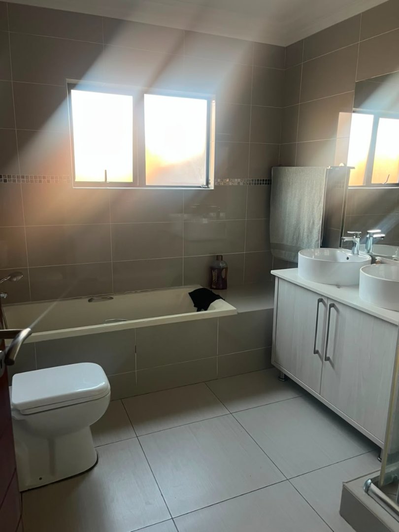 4 Bedroom Property for Sale in Heuwelsig Free State